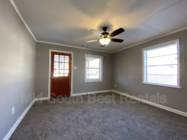 Building Photo - 1442 Kyle St