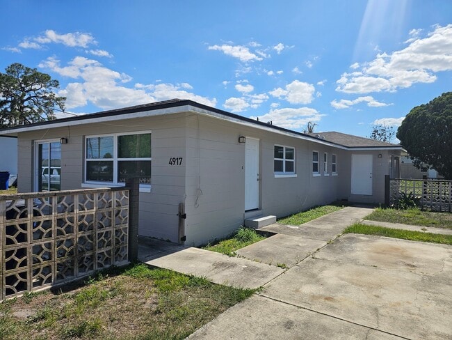 Foto del edificio - 4719 Manatee Dr