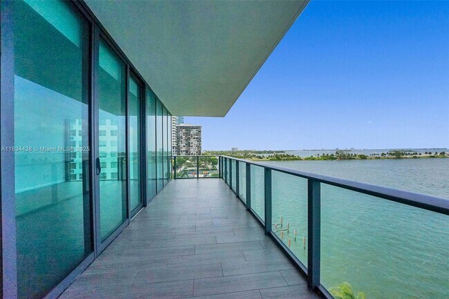 Foto del edificio - 3131 NE 7th Ave