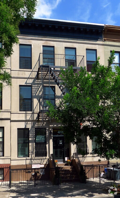 Building Photo - 411 Chauncey St