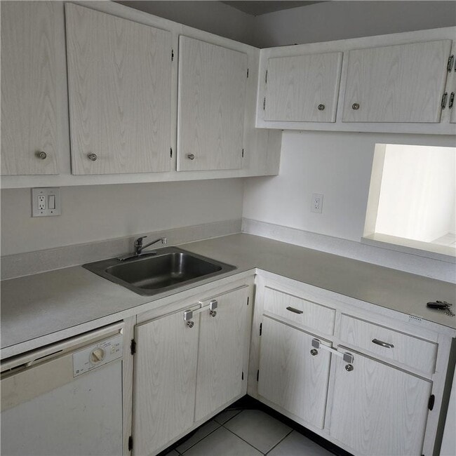 Building Photo - 8060 Colony Cir N