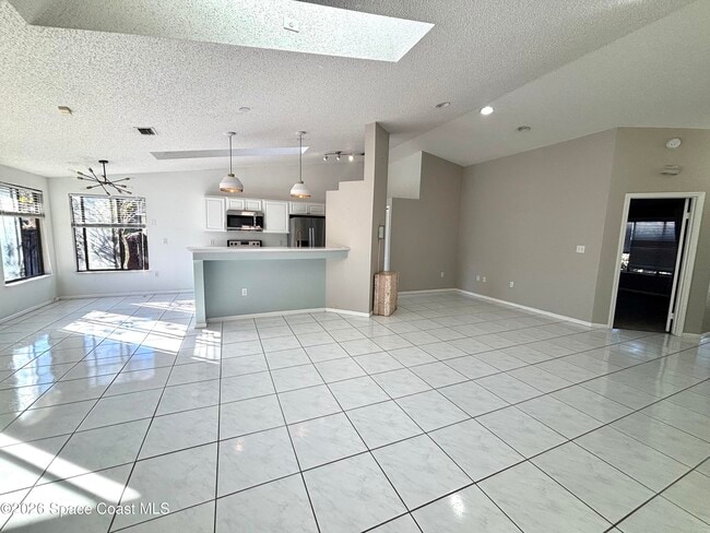 Building Photo - 1626 Lara St NE