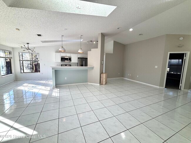 Foto del edificio - 1626 Lara St NE