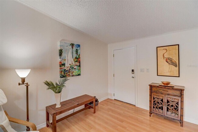 Foto del edificio - 4391 Maple Ave