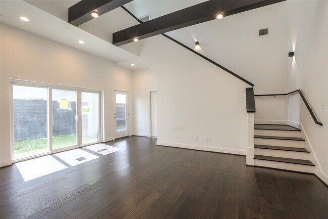 Building Photo - 7718 Jacquelyn Oaks Rd