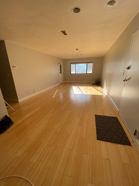 Foto del edificio - 925 E 2nd St