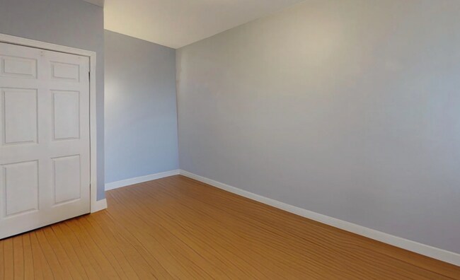 Building Photo - 330 1/2 E St