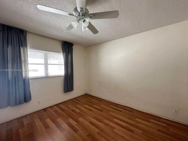 Foto del edificio - 1300 N 17th Ave