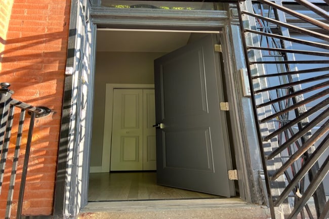 Building Photo - 1227 W Ohio St
