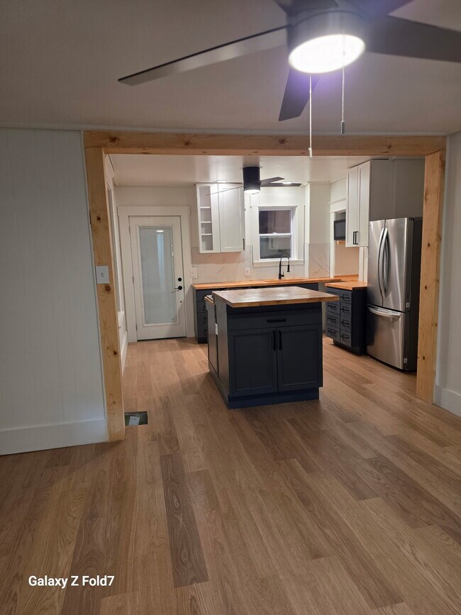 Foto del edificio - 5209 Warren Ave