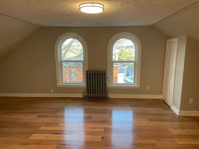 Building Photo - 24 Crown St