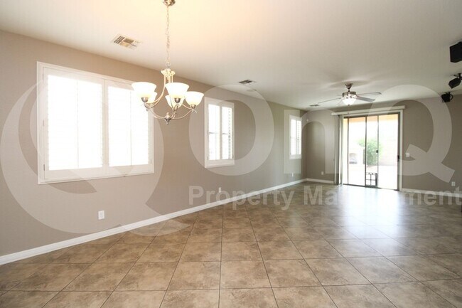 Building Photo - 2707 S 103rd Dr