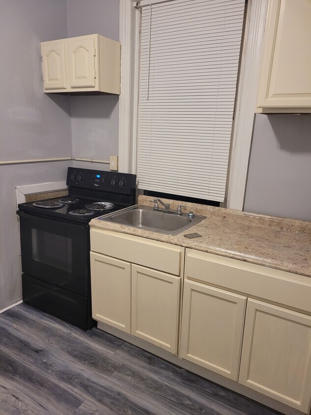 Kitchen - 4103 Aspen St