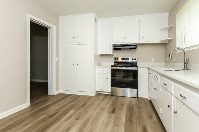 Foto del edificio - 5220 Seaspray Ave