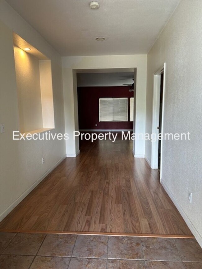 Foto del edificio - 3564 Santiago Ave