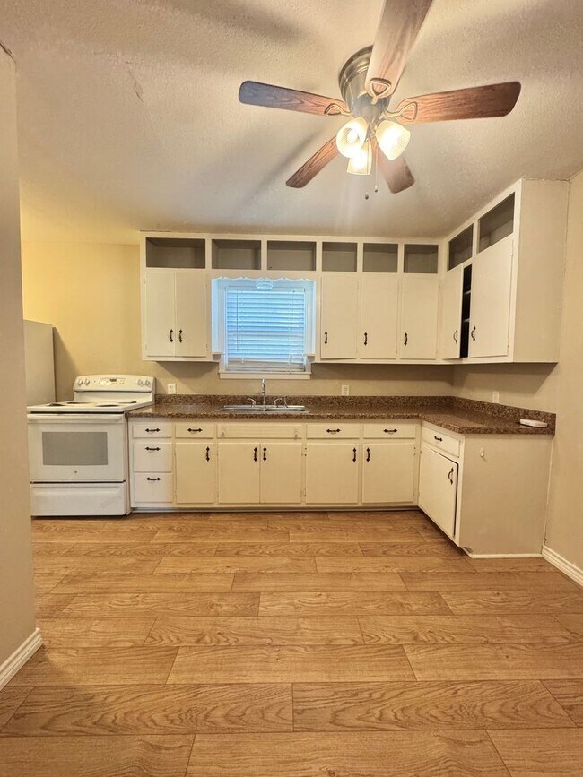 Foto del edificio - NOW AVAILABLE - 3 Bedroom Home!!
