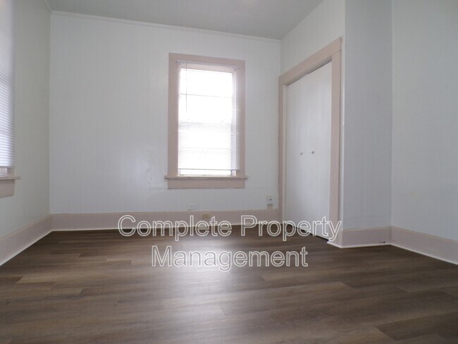 Building Photo - 4305 6th Ave S