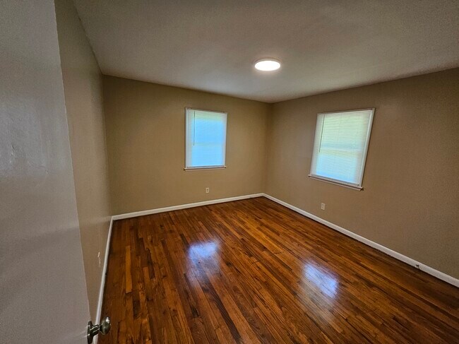 Foto del edificio - 1032 Suffolk Blvd