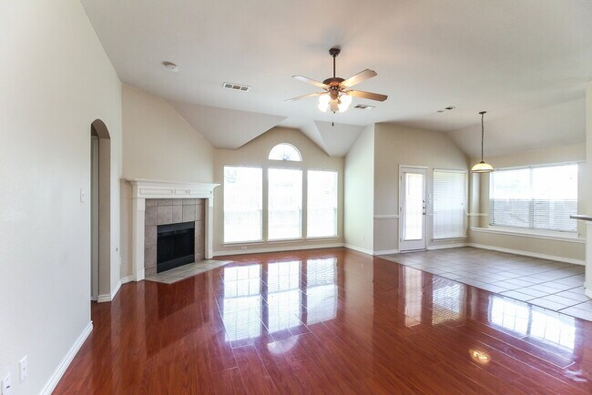Foto del edificio - 7517 Creek Meadow Dr
