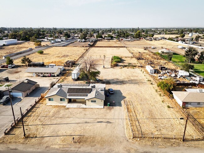 Foto del edificio - FOR RENT Fully Remodeled 4 Bed / 3 Bath Ho...