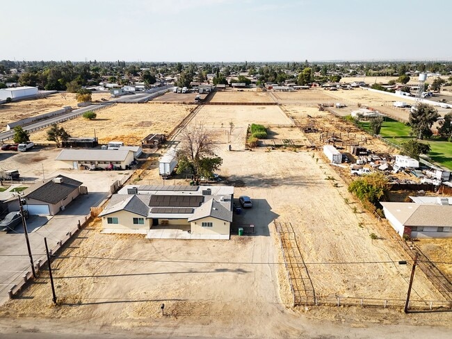 Building Photo - FOR RENT Fully Remodeled 4 Bed / 3 Bath Home on 2.4 Acres Modern Upgrades & Open Land