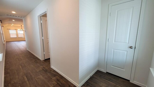 Building Photo - 504 Sandringham Lp