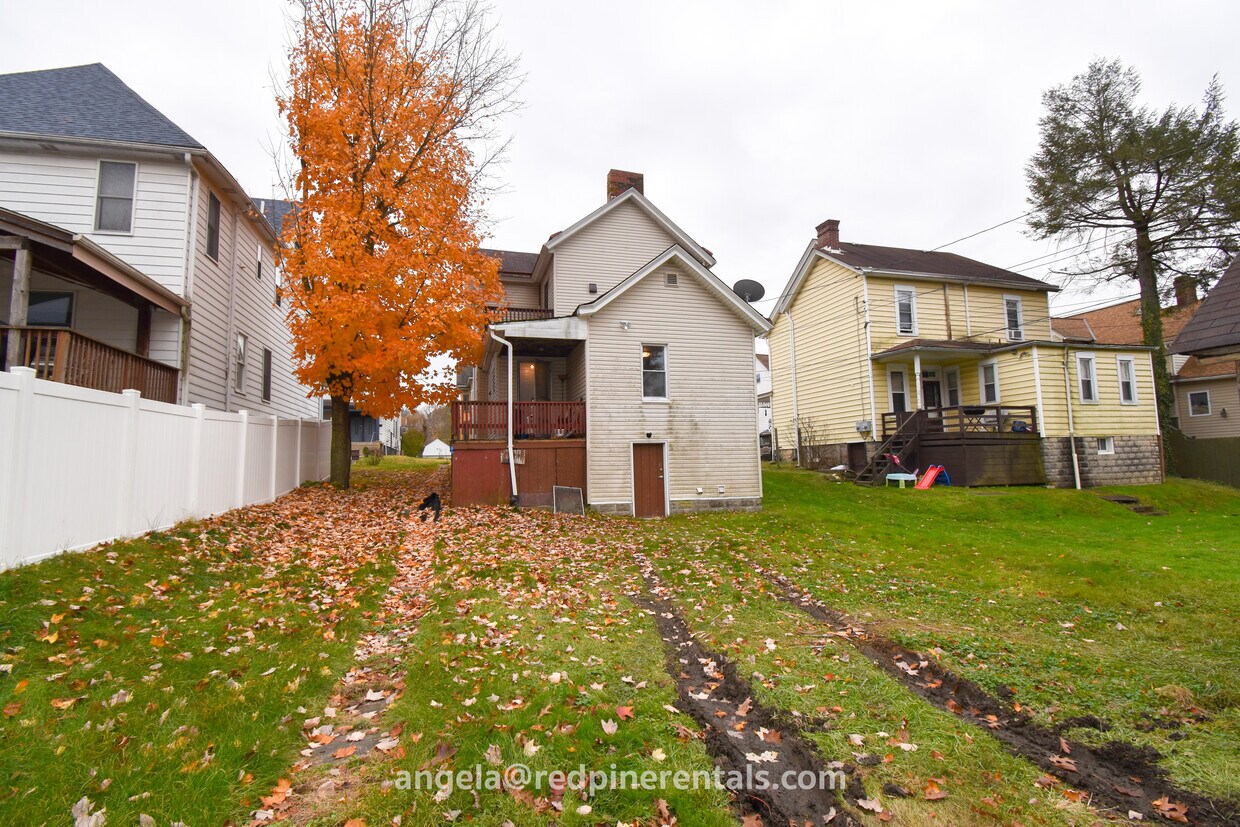 17 Walnut St Unit 1, Crafton, PA 15205 Apartments in Crafton, PA