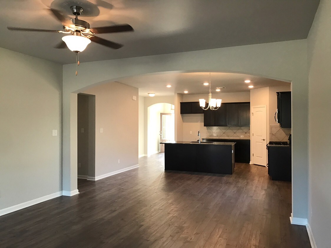 Building Photo - 75112 Crestview Hls Lp