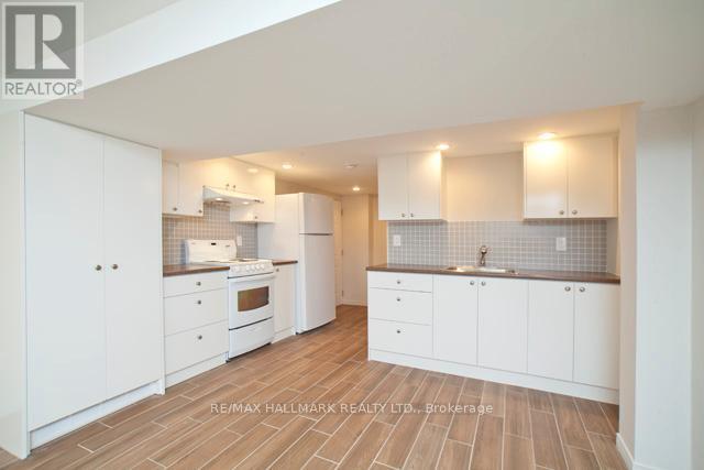 Photo du bâtiment - 102 Robinson Ave