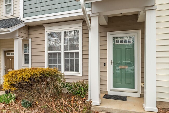 Building Photo - Conveniently located 2-bedroom, 2.5-bathroom home in Morrisville, NC