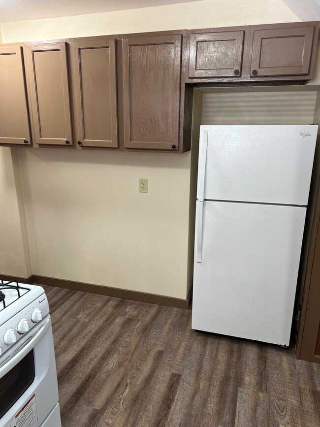 Building Photo - 858 9th St