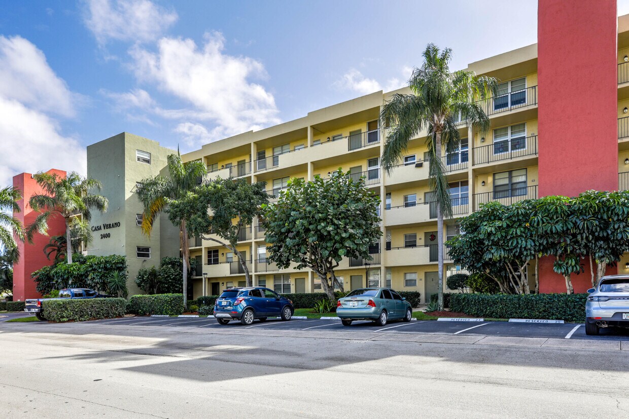 Foto principal - 2400 NE 10th St