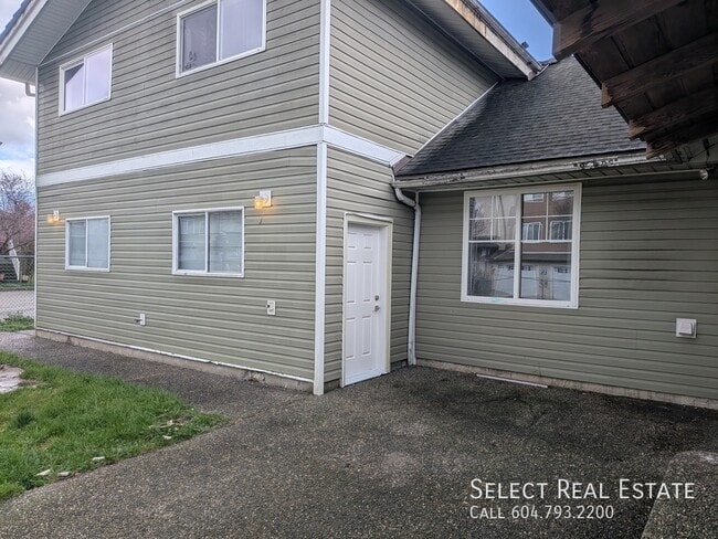 Building Photo - 46365 Cessna Dr