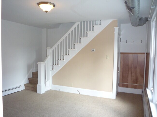Building Photo - 347 Adrain St