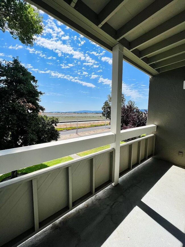 Foto del edificio - 1081 Beach Park Blvd