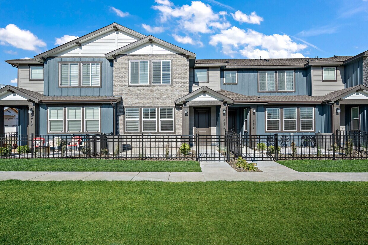 Front Patio & Front green space in front! - 4255 W Flint Dr