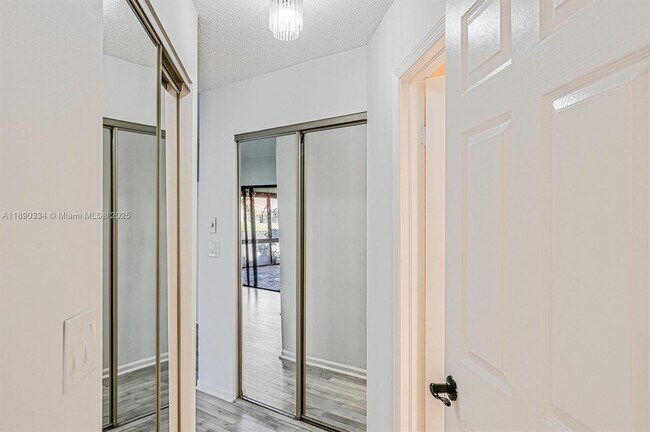 Foto del edificio - 13174 La Lique Ct