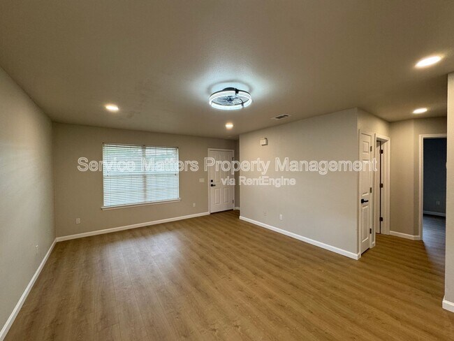 Foto del edificio - 10520 Wilderness Ln