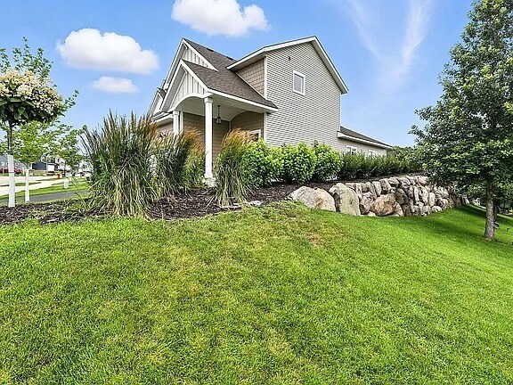 Foto principal - 1559 76th St W