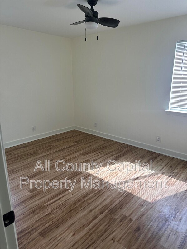 Foto del edificio - 3413 Willowrun Dr