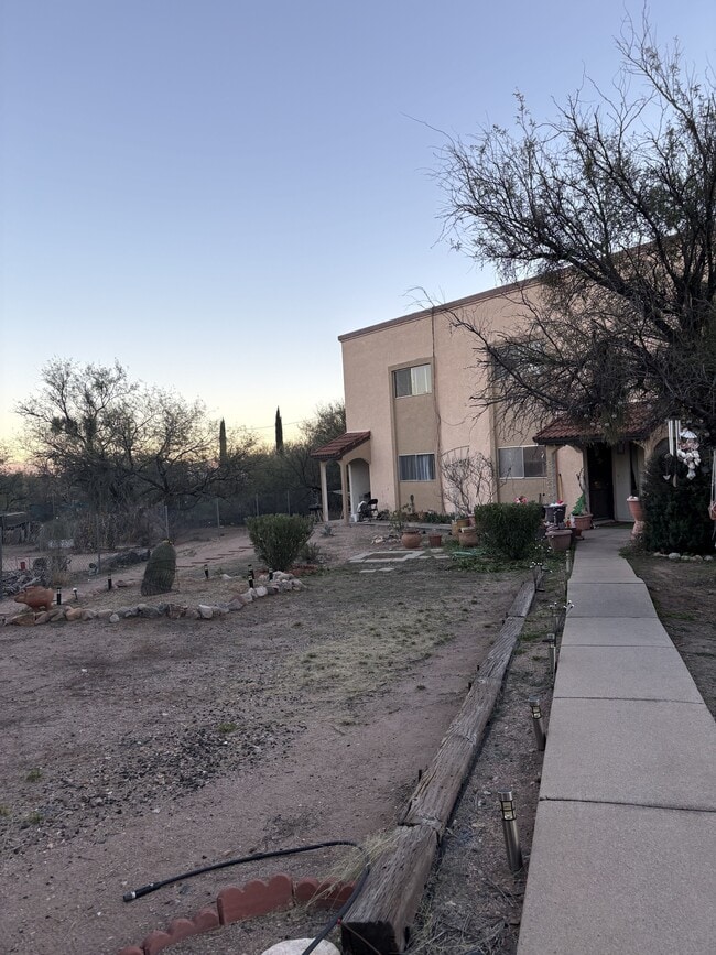 Building Photo - 433 Avenida Garza