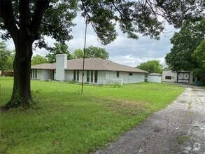 Building Photo - 1315 College Pkwy