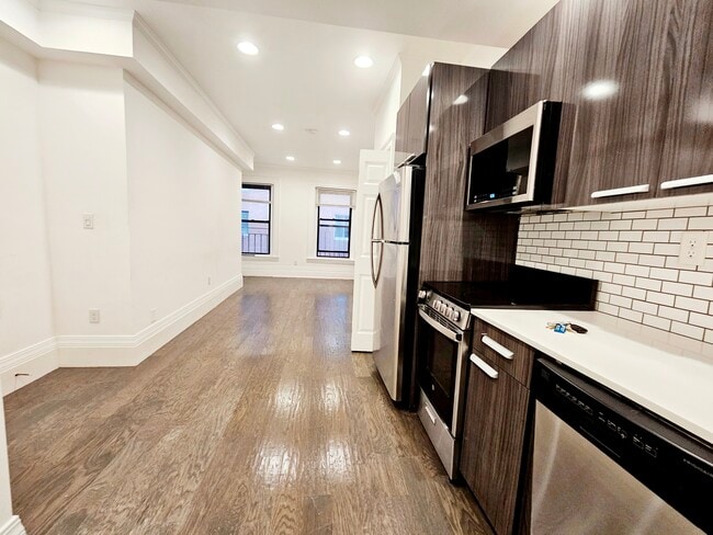 Building Photo - 255 Newbury St