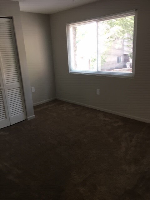 Foto del edificio - Oakwood Square Townhomes