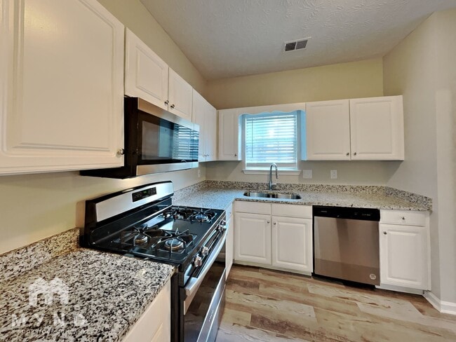 Building Photo - 723 River Valley Dr