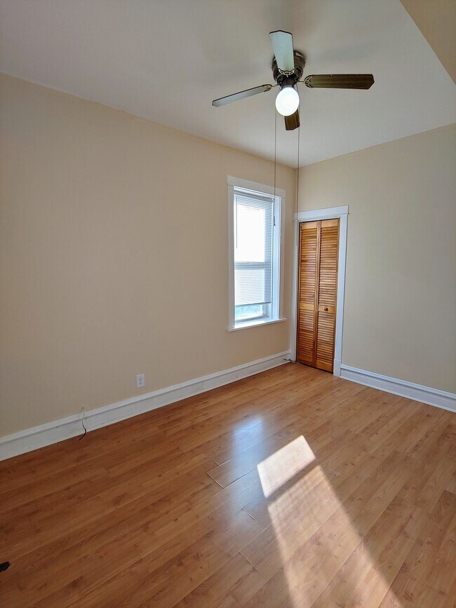 Foto del edificio - 3236 N Keeler Ave