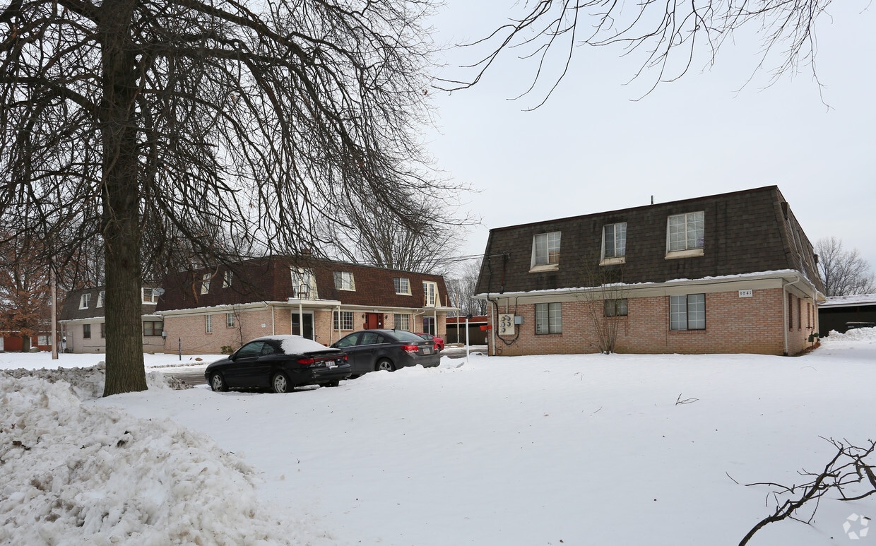 Building Photo - 3041-3045 Green Acres Dr
