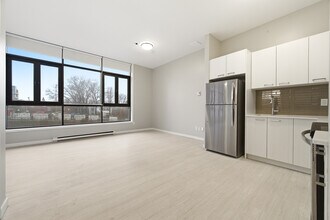 Kitchen #110 - Tour Sherbrooke