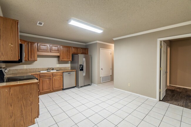 Building Photo - 572 Dockery Ln