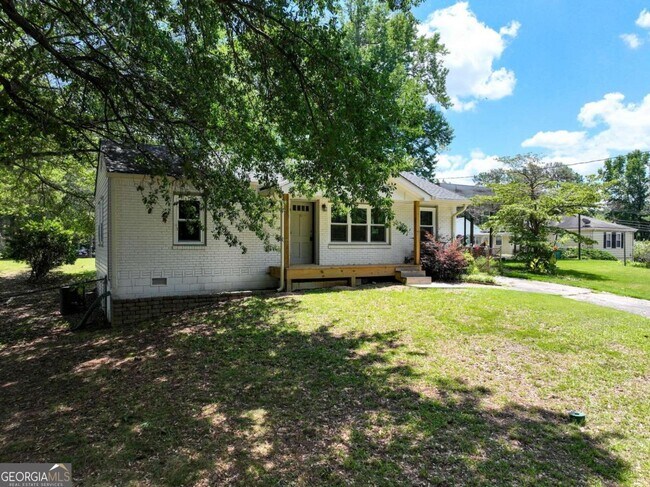 Foto del edificio - 2805 Sanford Rd SE